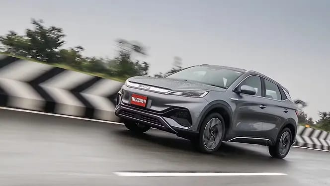 Discover BYD Atto 3 EV India: 468–521 km ARAI range, Blade Battery tech, 7‑airbags, sunroof, fast charging—priced ₹24.99‑33.99 Lakh. Full review & specs.