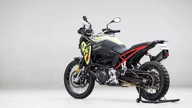 Watch the BMW F 900 GS Review—895 cc parallel‑twin, 105 hp, TFT display, heated grips, cornering ABS, and off‑road ergonomics at ₹13.75 Lakh ex‑showroom. In‑depth review here!