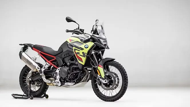 Watch the BMW F 900 GS Review—895 cc parallel‑twin, 105 hp, TFT display, heated grips, cornering ABS, and off‑road ergonomics at ₹13.75 Lakh ex‑showroom. In‑depth review here!