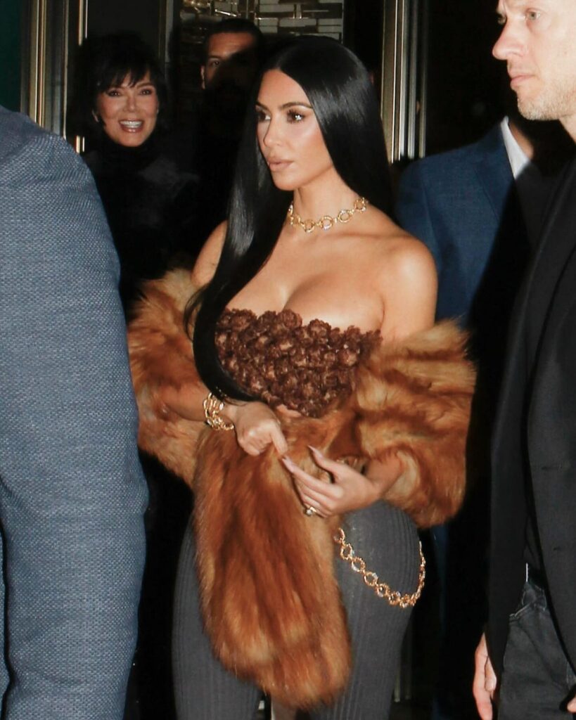 Why she’s trending: Kim blends brand promos, family life, and beauty line posts (SKIMS, KKW)—keeping loyal loyal fans & boosting engagement.