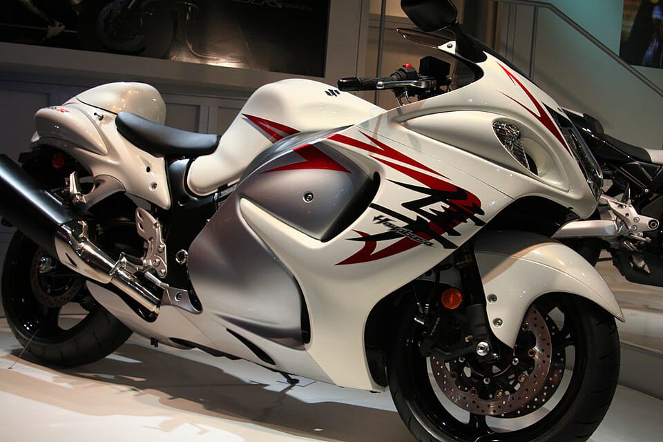 2025 Suzuki Hayabusa India Launch: 1340cc Beast Now at ₹16.90 Lakh – Full Specs, Features & First Ride Insight