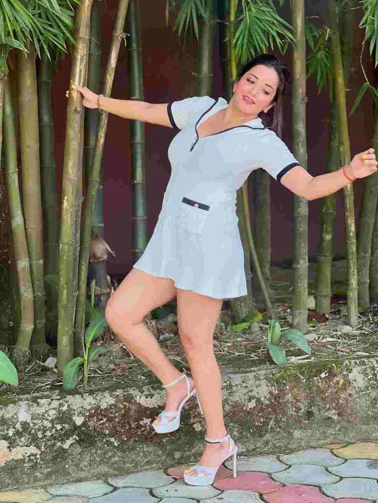 Bhojpuri and TV star Monalisa stuns fans in a glamorous gold ensemble
