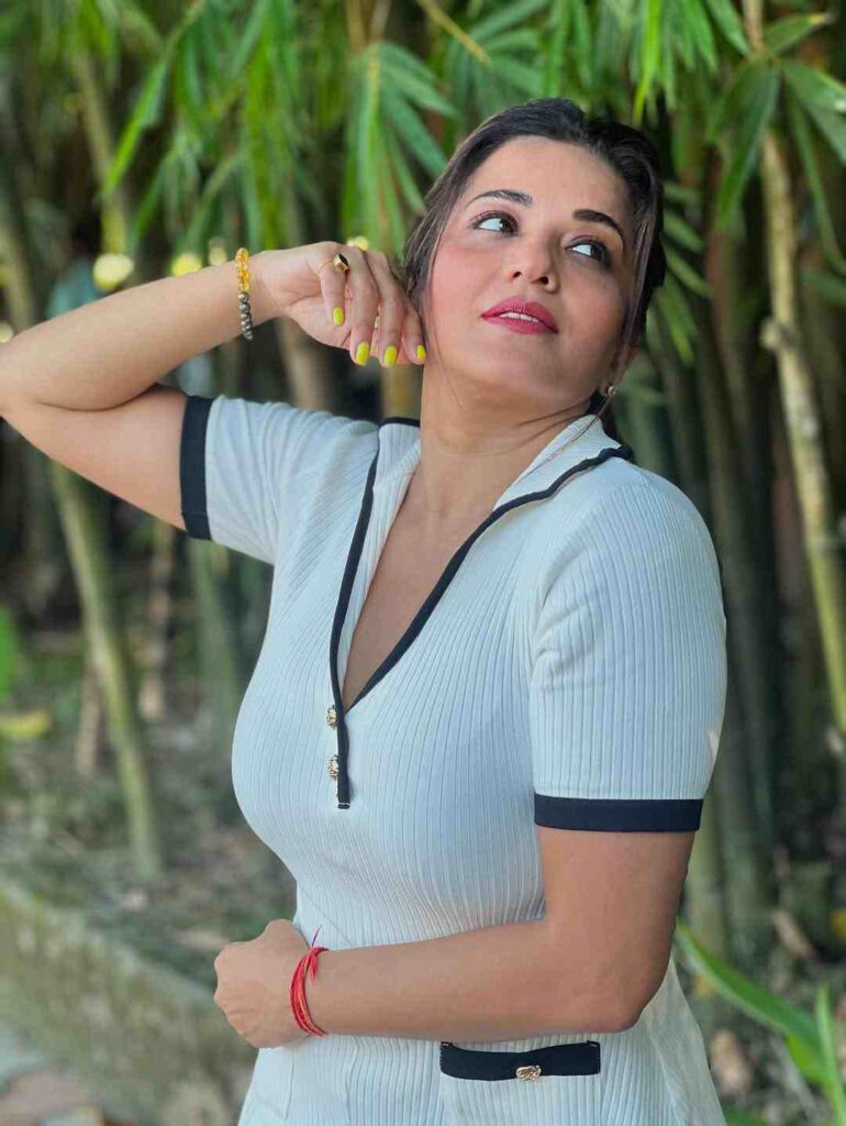Bhojpuri and TV star Monalisa stuns fans in a glamorous gold ensemble